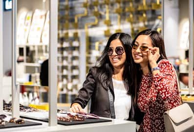 Friends shopping in Mall of the Emirates Dubai