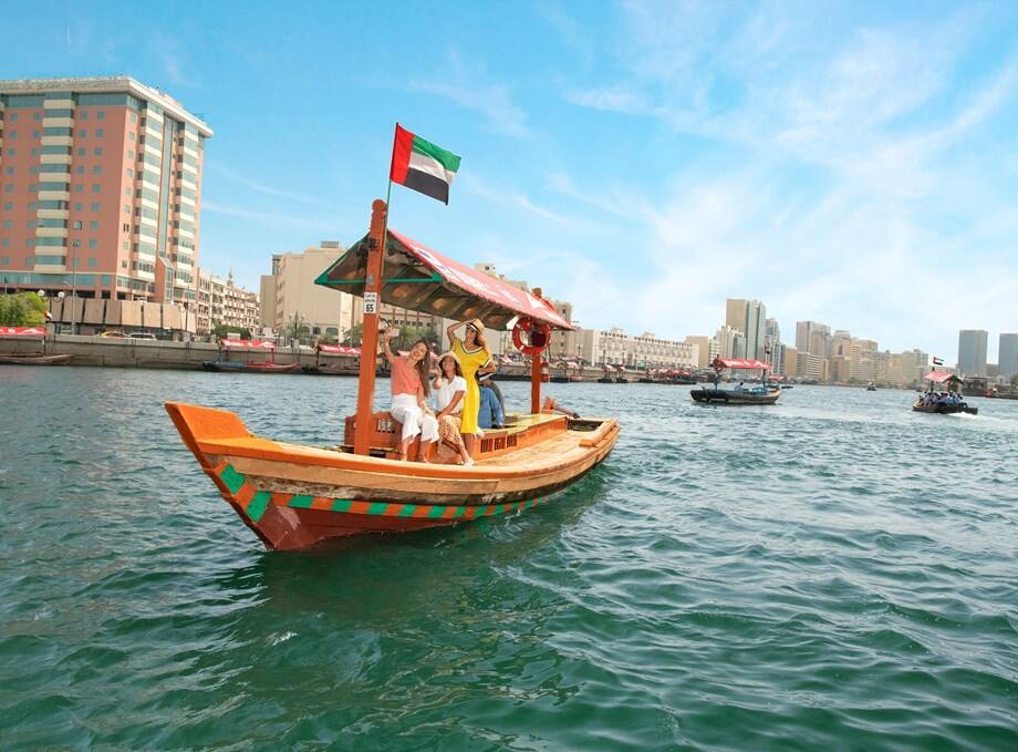 قارب عبرة تراثي خور دبي