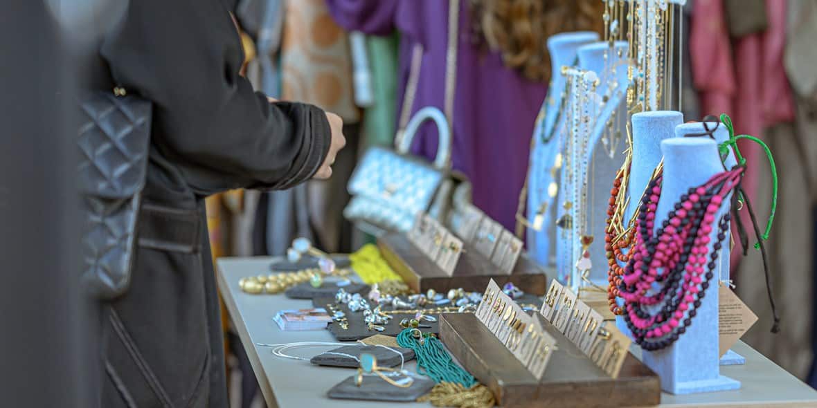 a-guide-to-dubai-markets-flea-market