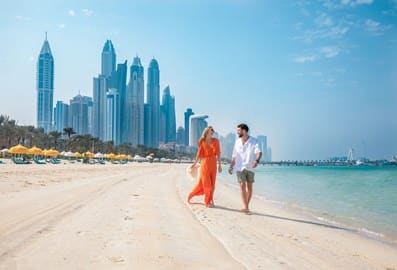 anniversary-gifts-in-dubai-Drift beach couple walking