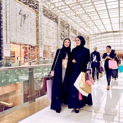 Pino colgante marea Top places to get abayas in Dubai | Abaya Shops | Visit Dubai