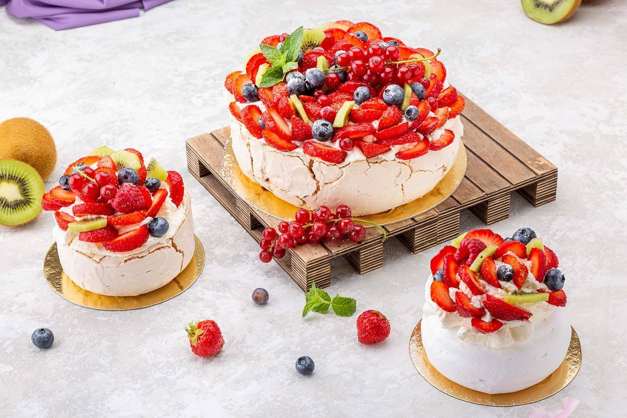 pavlova dessert