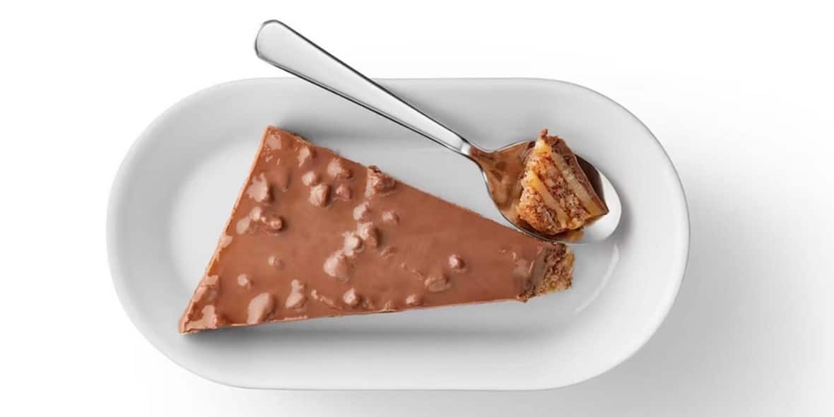 best-mall-desserts-delicious-desserts-to-try-ikea-daim-cake
