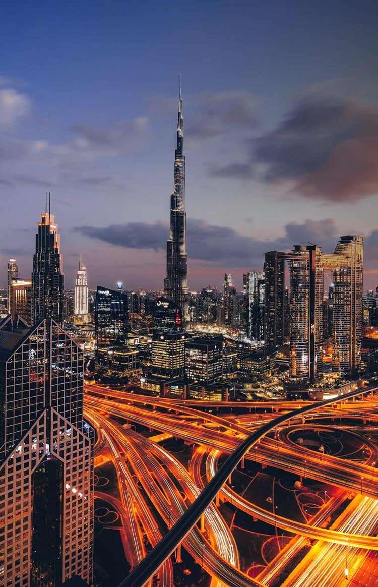 best-roadtrips-in-dubai-sheikh-zayed-road-AR