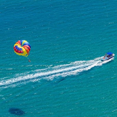 Parasailing in Dubai