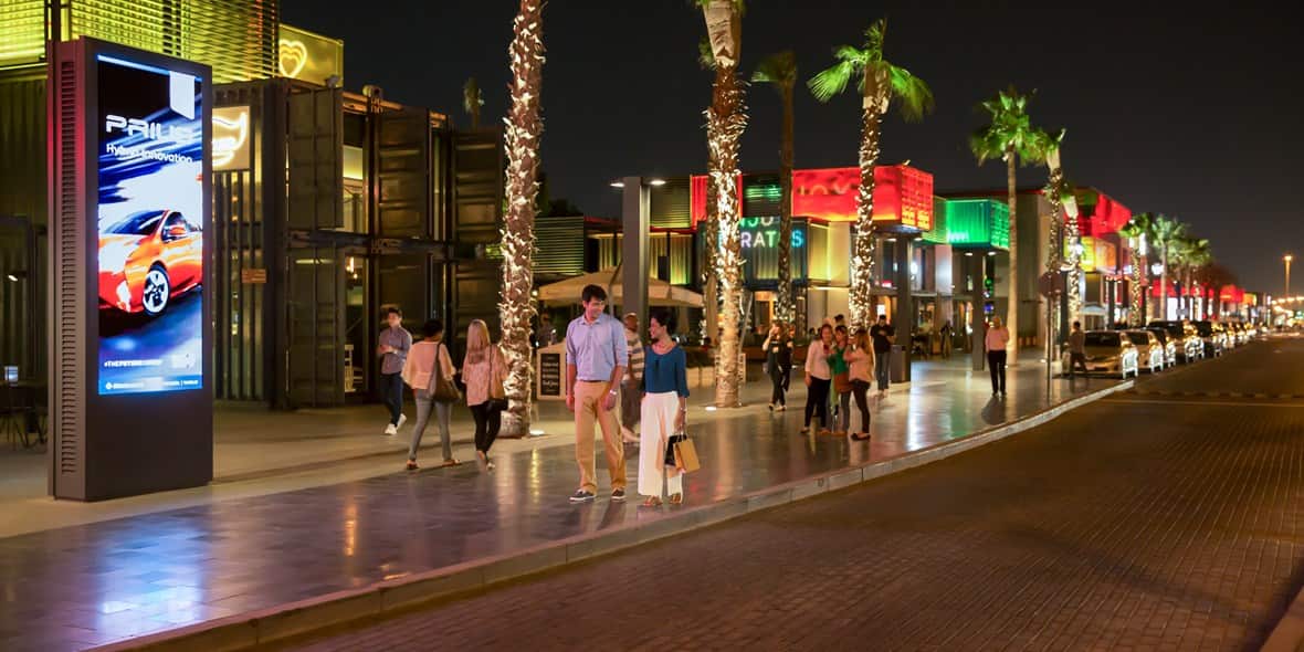 dubais-best-outdoor-shopping-malls-and-markets-boxpark-shop-3