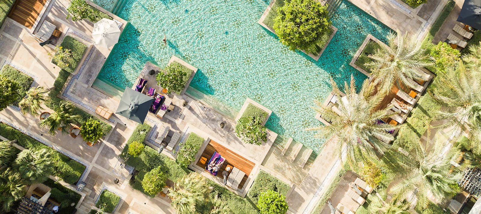 dubai best poolside restaurants swimming pool