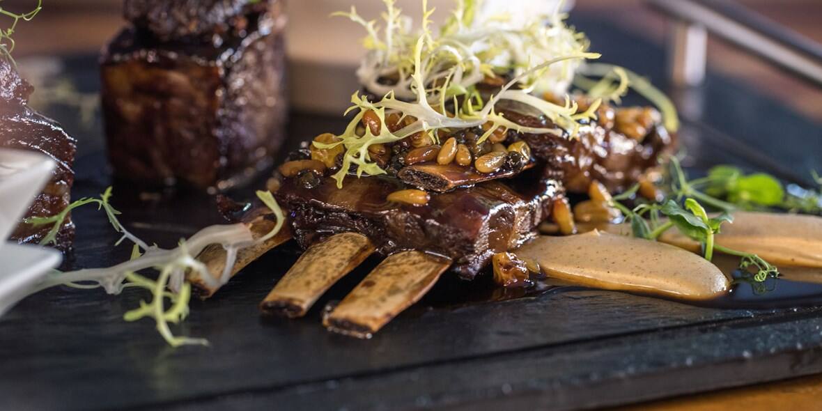 dubais-best-steakhouses-rib-room-02