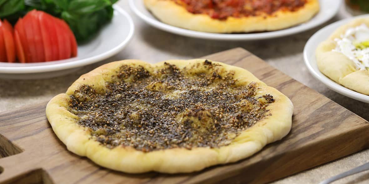 dubais-essential-food-guide-manakeesh