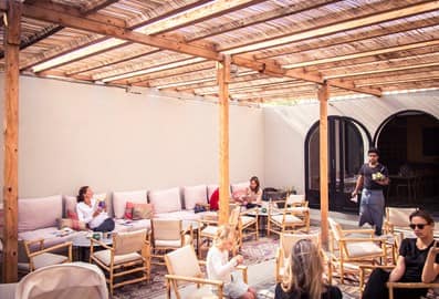 environment: Visit Dubai 官方图(咖啡馆/概念店)