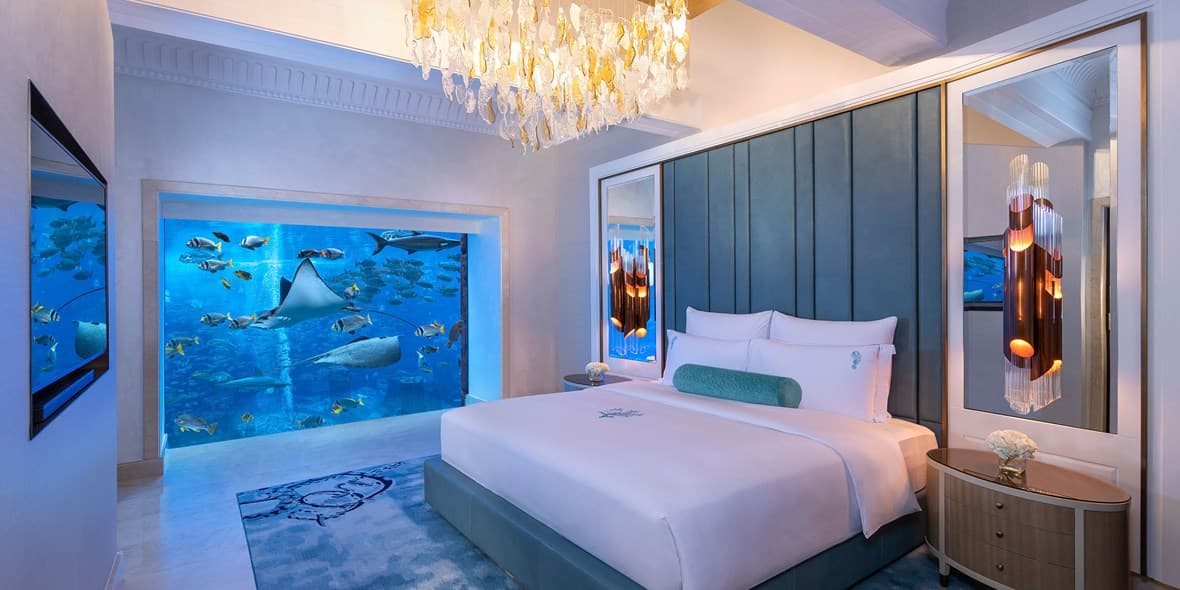 dubais-most-romantic-hotels-atlantis-underwater-suite-2