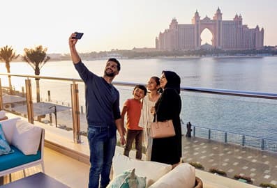 dubais-photogenic-spots-family-the-pointe-header