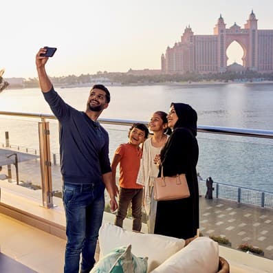 dubais-photogenic-spots-family-the-pointe-header