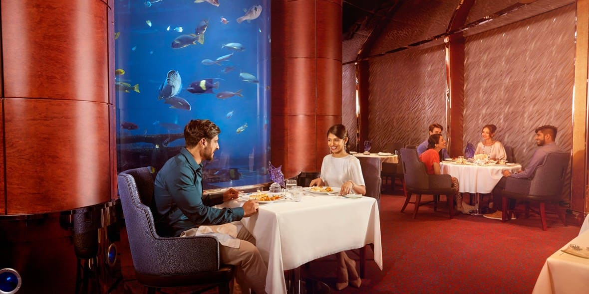 dubais-romantic-restaurants-al-mahara-burj-al-arab-couple-dine-2