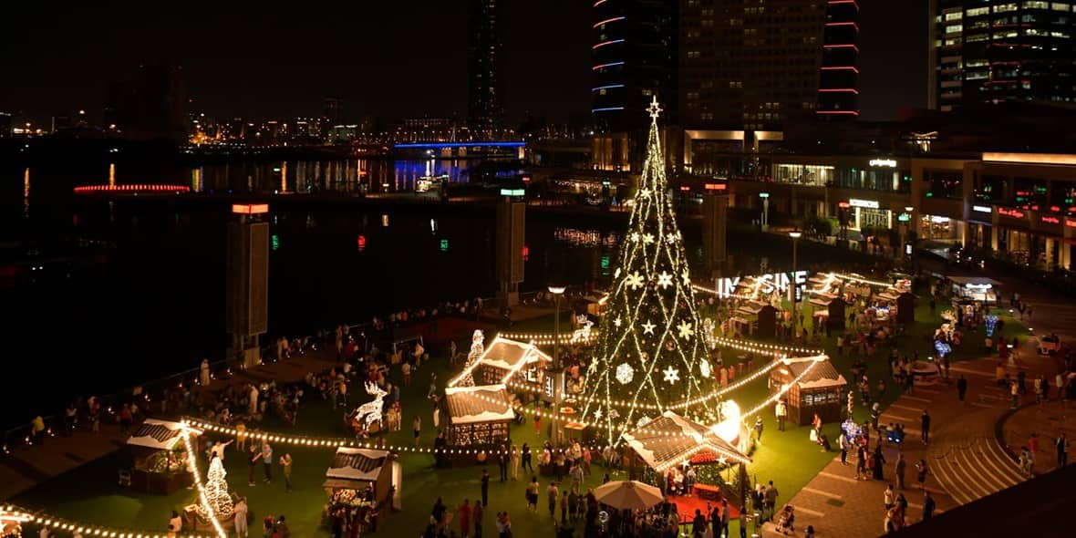 Decorazioni per alberi di Natale ai mercatini di Natale di Dubai