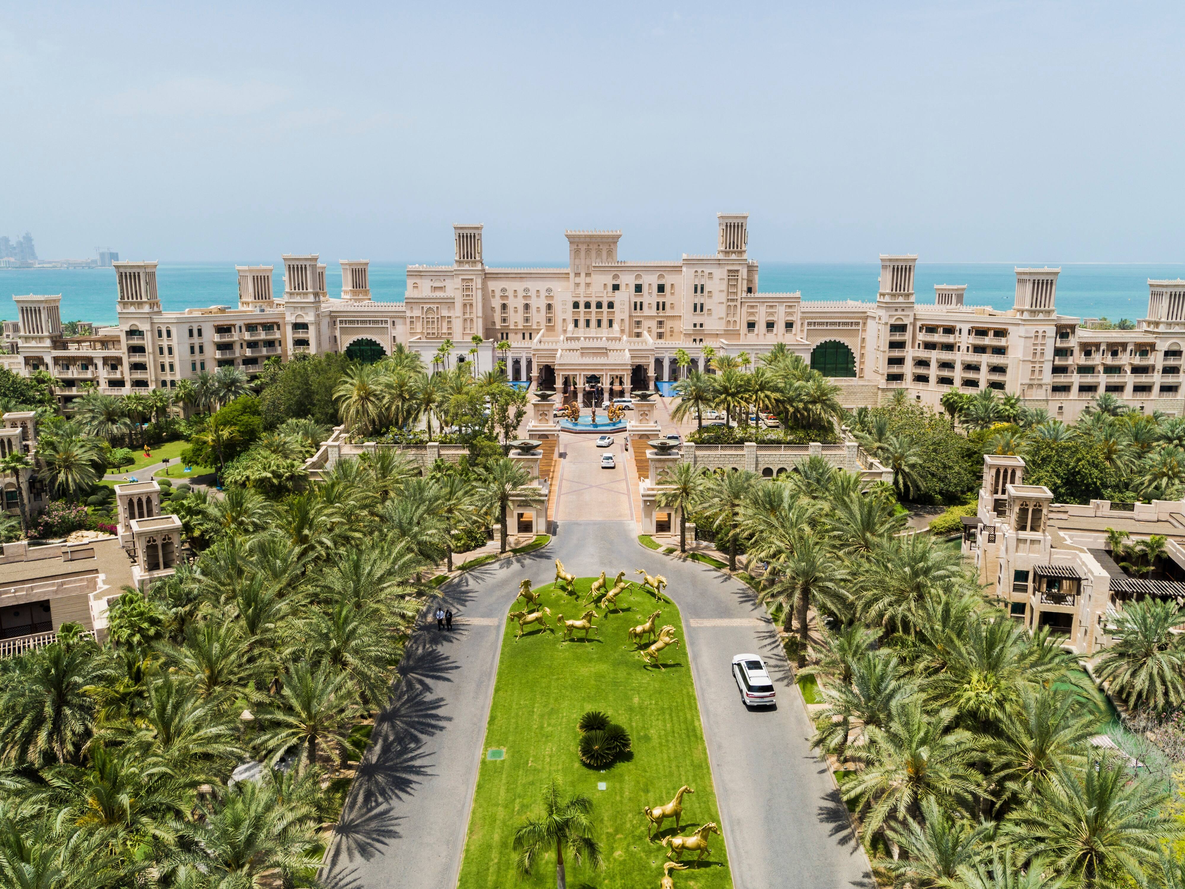 five-ways-to-treat-yourself-in-dubai-al-qasr-2
