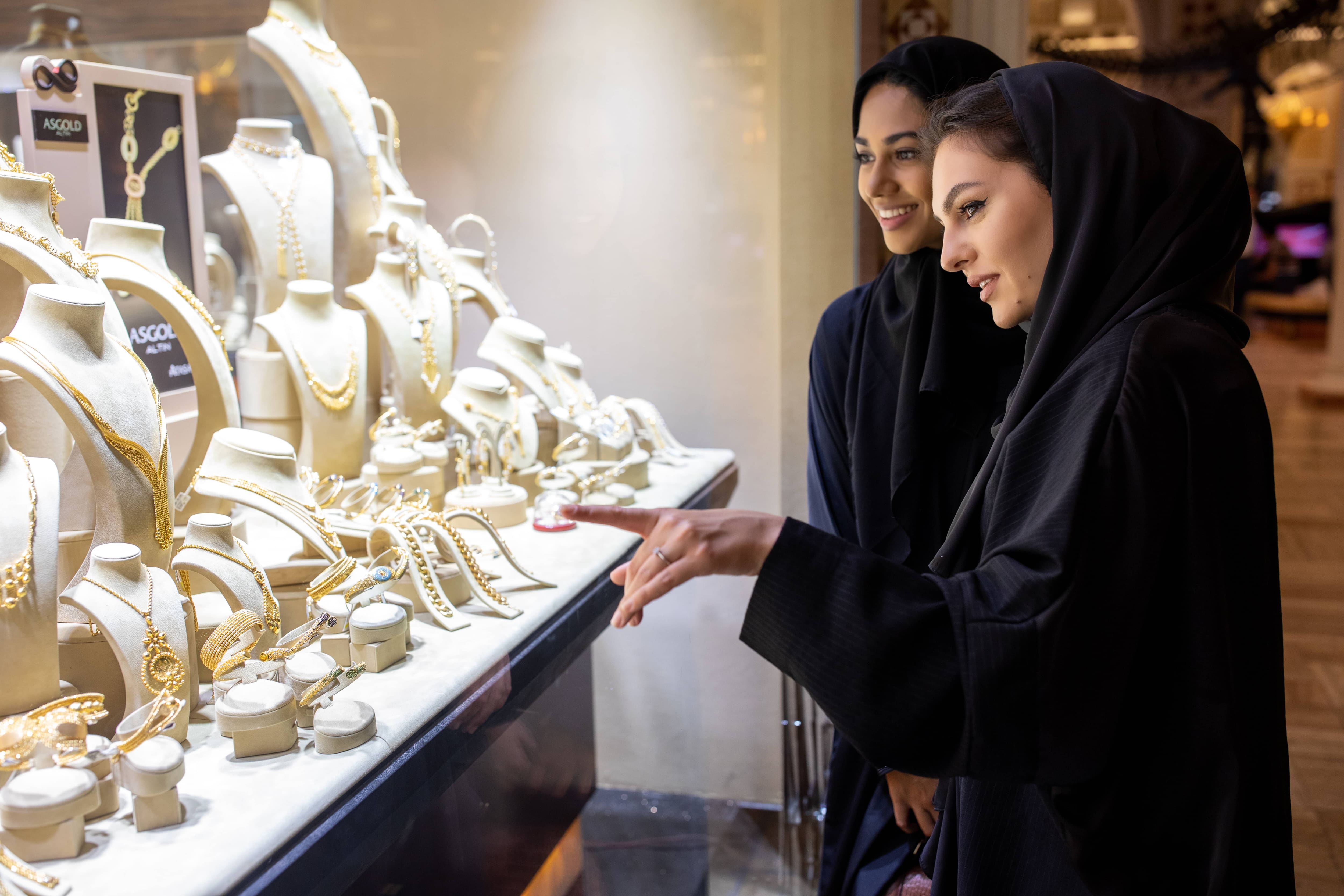 Gold Souk Dubai With the largest ring in the world And with tons of gold  lying in shops . . . #asklocal #dubai | Gold souk, Gold souk dubai, Real  gold