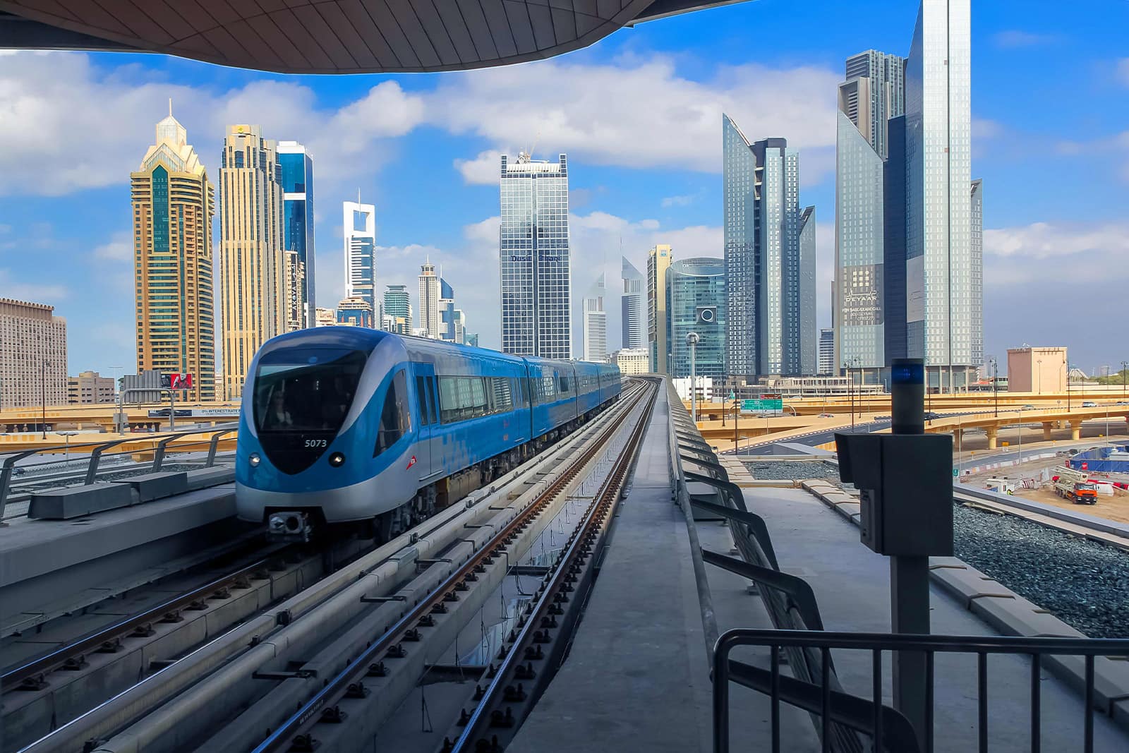 can we travel in dubai metro without card