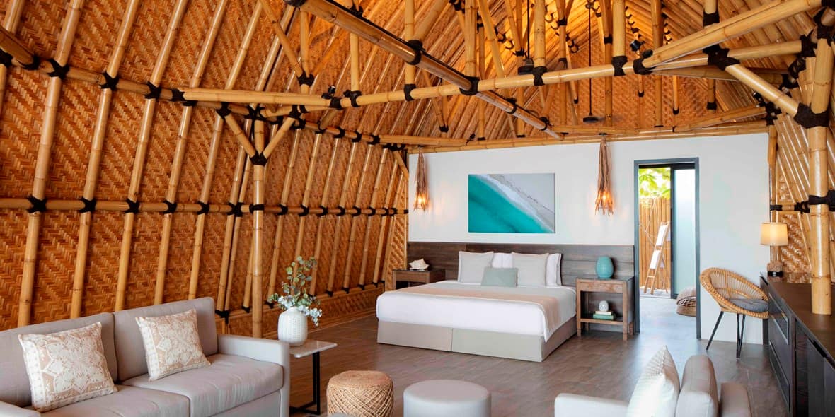 Курорт Anantara World Islands Dubai Resort