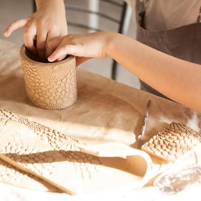 pottery classes in dubai art