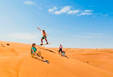shaun-white-in-dubai-sand-boarding