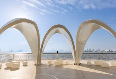 solo female traveller header