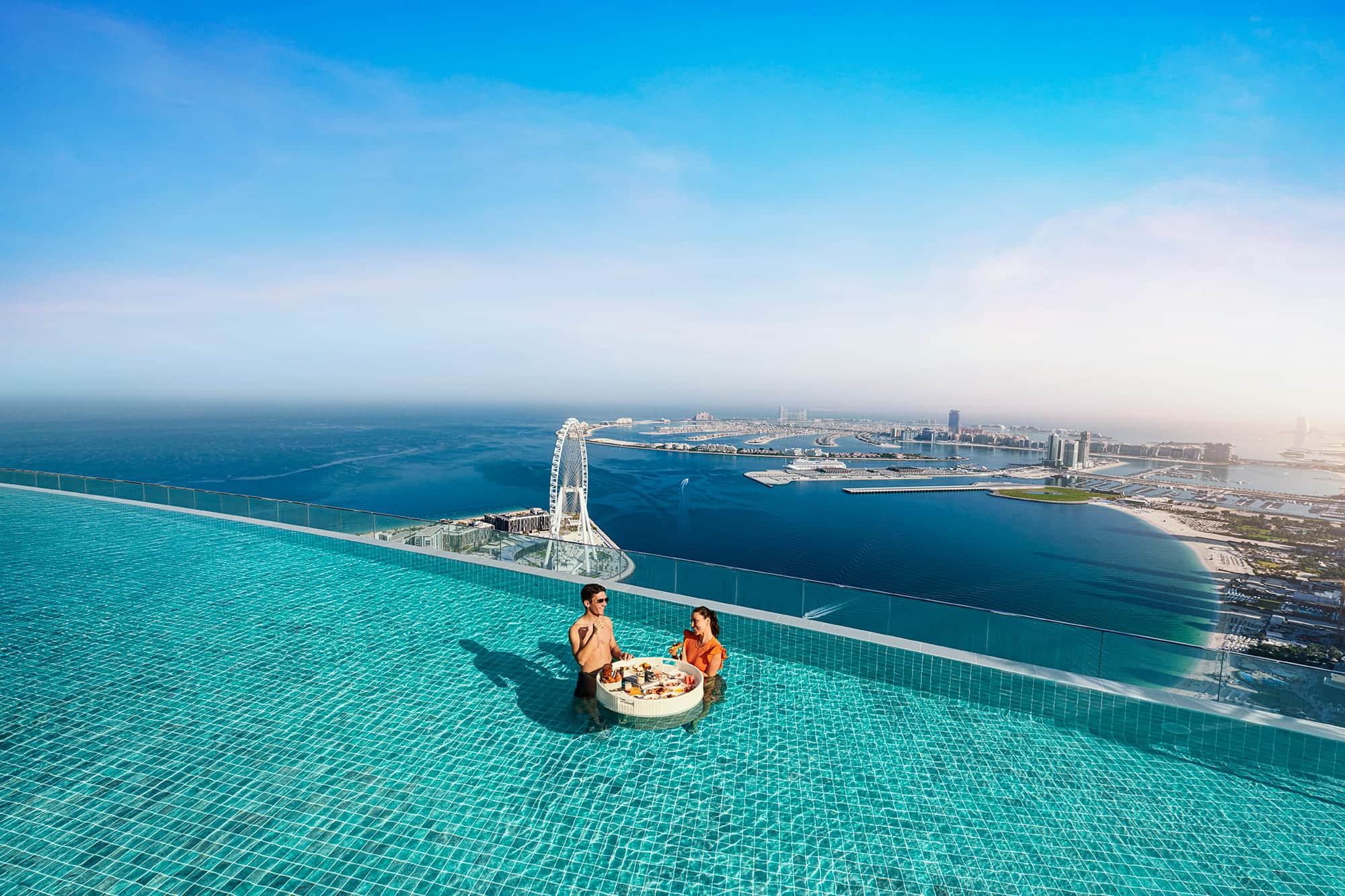 Лучшие панорамные бассейны на крышах отелей в Дубае | Visit Dubai
