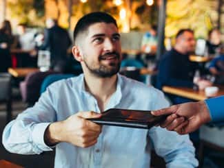 tipping-in-dubai