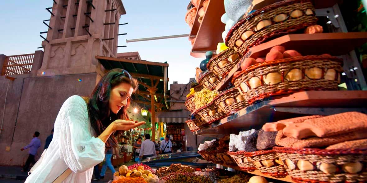 top-5-things-to-do-in-old-dubai-dtcm-spice-souk-2