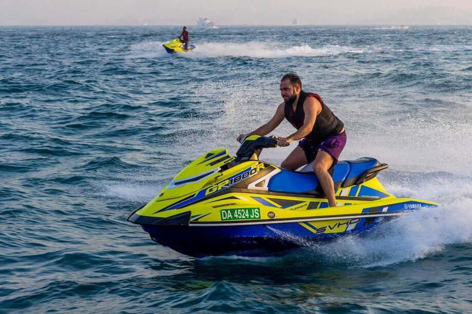来 Searide Dubai 玩水上摩托