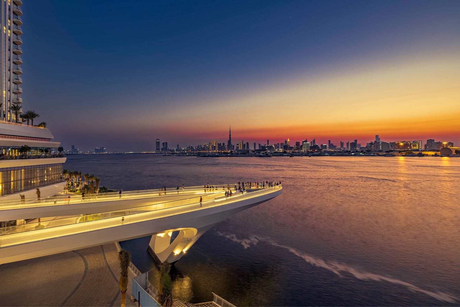 top-free-things-to-do-in-dubai-the-view-point.jpg?rev=15d0425a1ab7458b86004a3739308386&cx=0.5&cy=0.5&cw=1420&ch=710