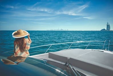 ultimate-girls-trip-to-dubai-yacht-1