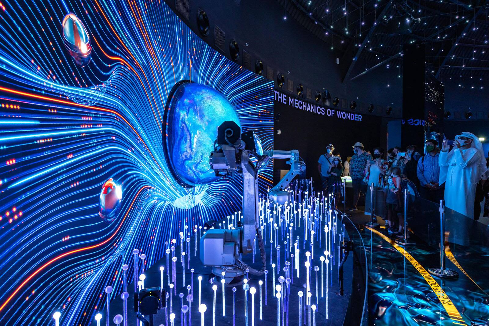 Tree of life milan expo. Дубай экспо сцены. Всемирная выставка символы. Экспо шоу. Цирк на воде.