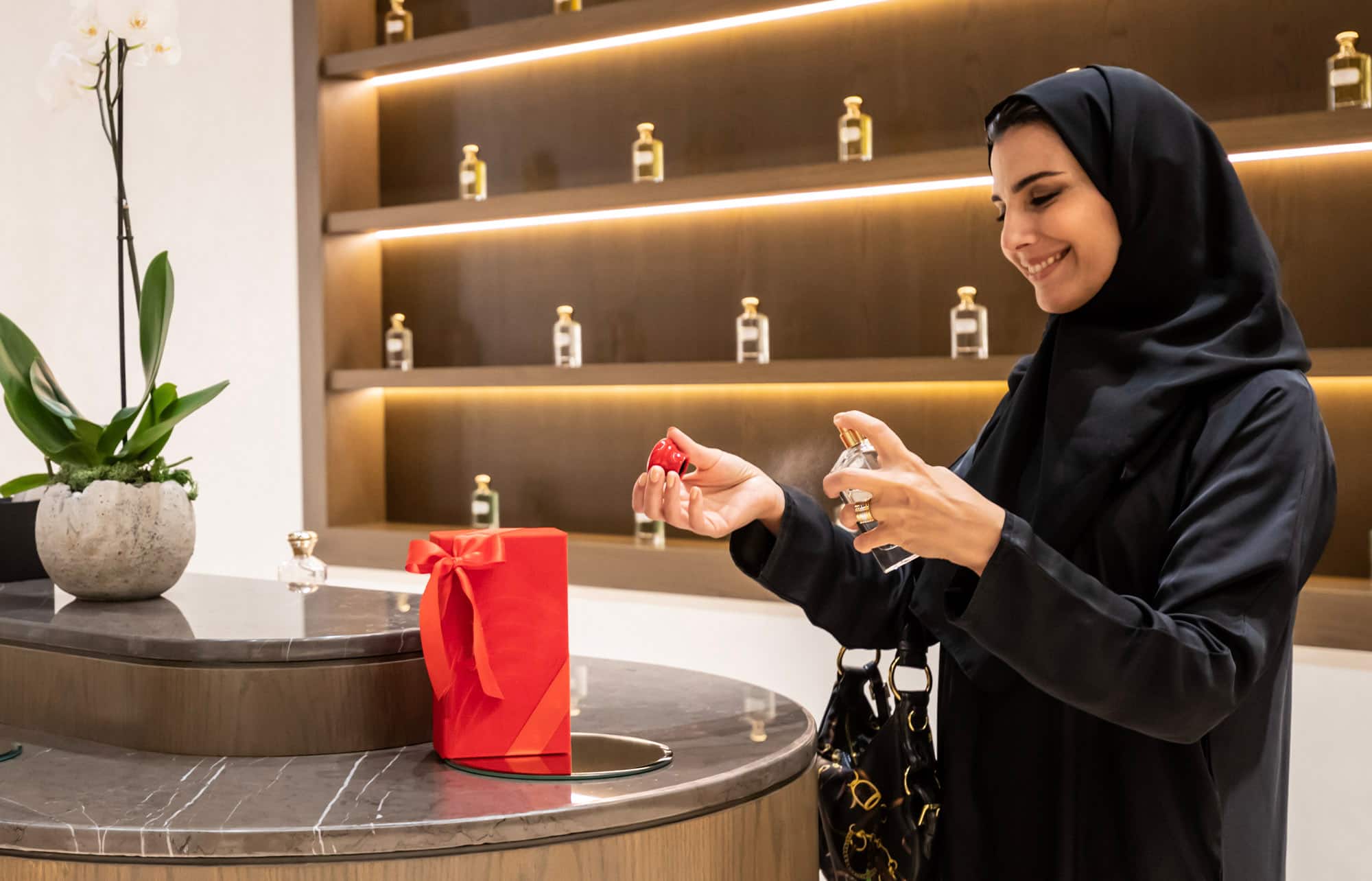 https://www.visitdubai.com/-/media/gathercontent/article/y/your-guide-to-arabian-style-perfumes/media/v2/arabian-perfume-5.jpg?cx=0.83&cy=0.44&rev=b8bc81a5dca9472ba1057b62d200c49e