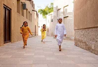 children running through al shindagha