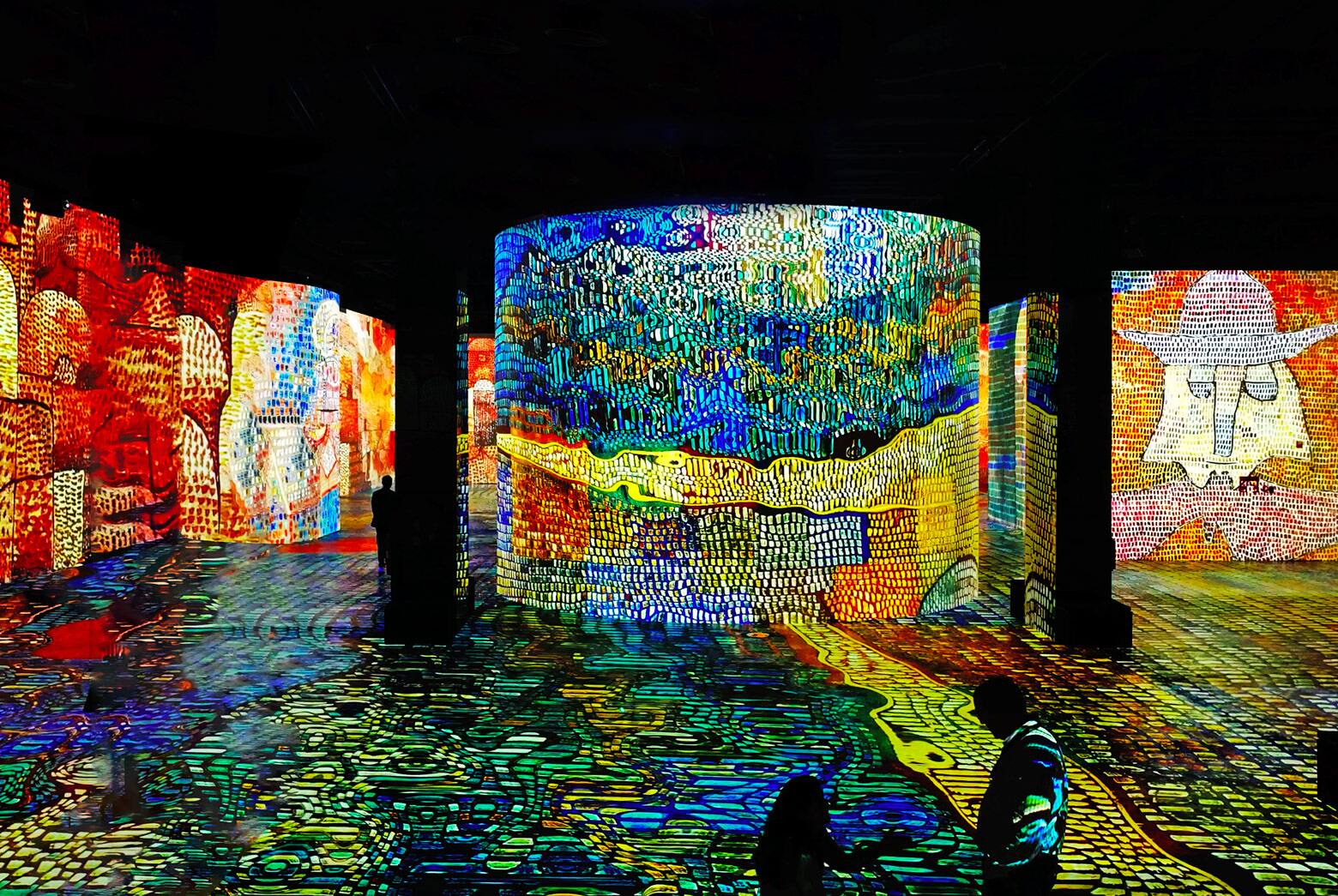 AWAKEN THE SENSES WITH INFINITY DES LUMIЀRES LATEST EXHIBITION: RAISE VIBRATION - GAUDI, KANDINSKY, AND KLEE