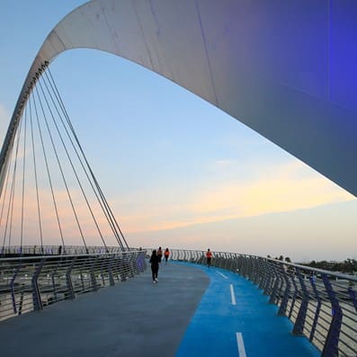 nike womens walk dubai canal