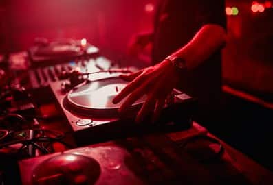 Spend your Sunday listening to top beats by Einmusik, Fur Coat and Joachim Pastor at an epic electronic music festival at Nikki Beach Dubai.