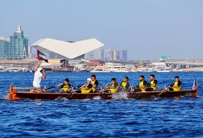 dubai traditional rowing boat