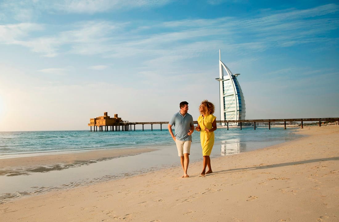 Sable et mer à Al Sufouh Beach à Dubai