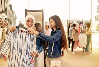 Beach Park Plaza Mall in Dubai