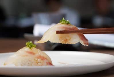 卓美亚马萨阿拉姆酒店的迪拜 Cutfish 现代日料餐厅