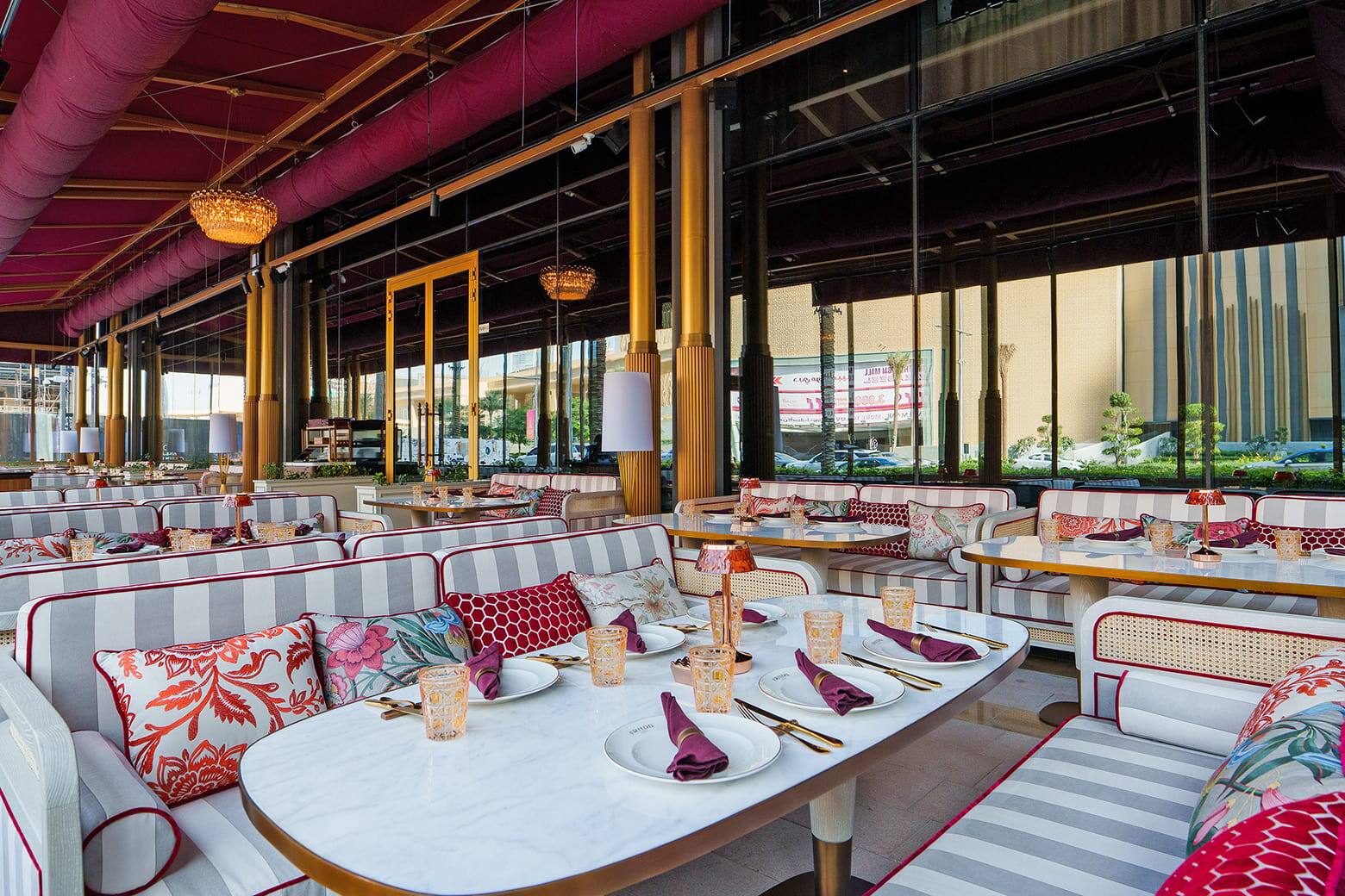 "فرندز جراند كافيه دبي"