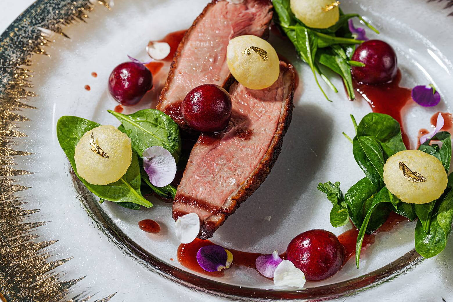 "فرندز جراند كافيه دبي"