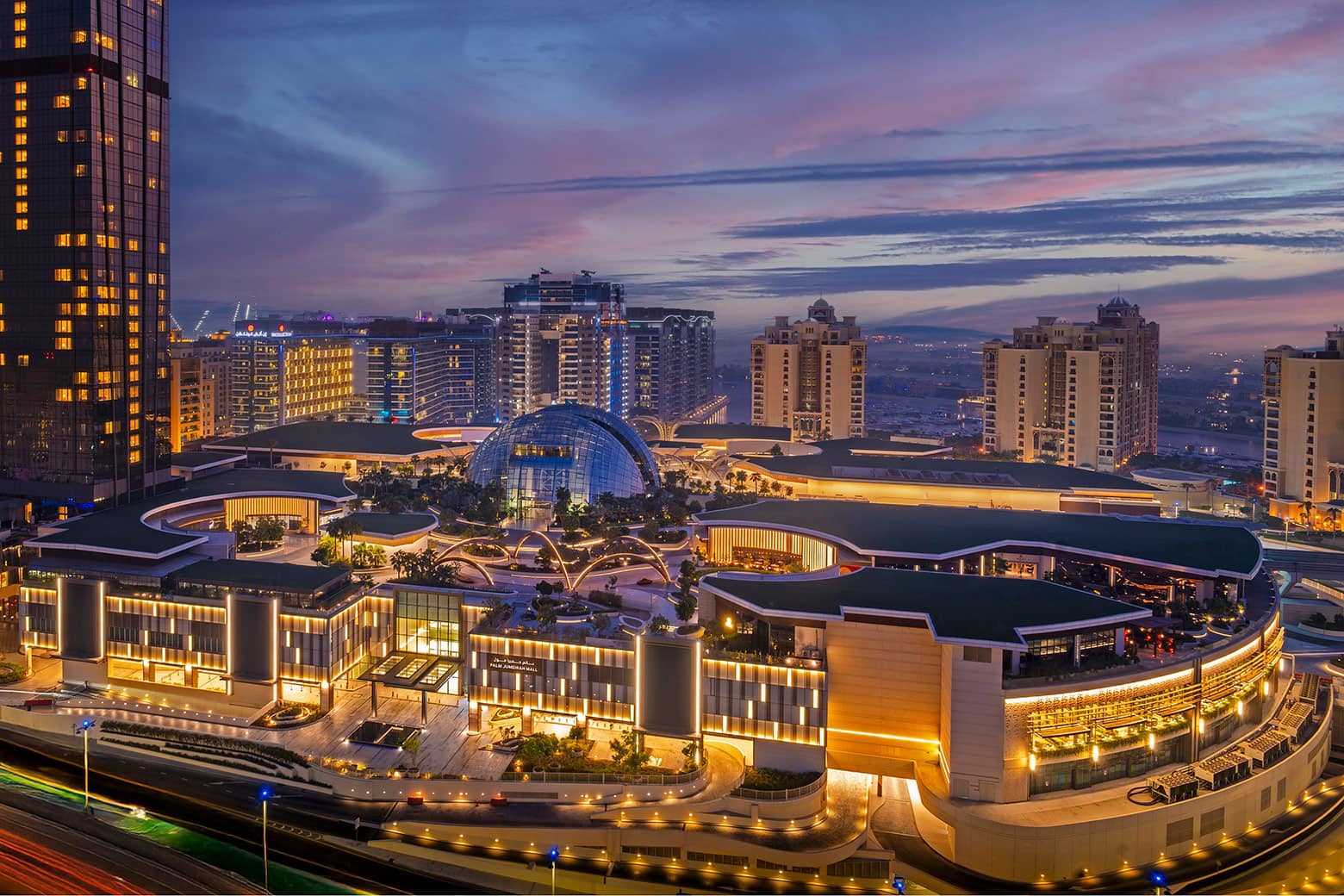 Shop at Palm Jumeirah Mall Dubai - Luxury Retail & Dining | Visit Dubai