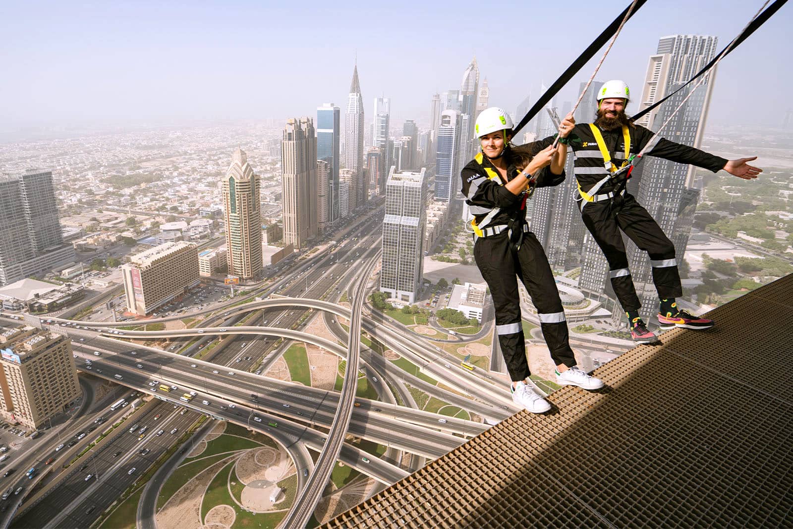 Достигают 150 метров. Скай обсерватория Дубай. Skyview Tower Дубай. Sky walk Дубай. Смотровая площадка Sky views в Дубае.