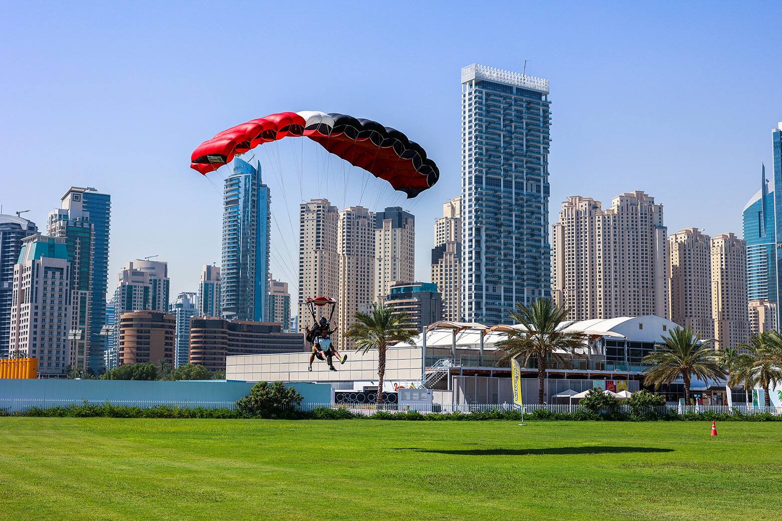 skydive landing dubai