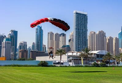 skydive landing dubai