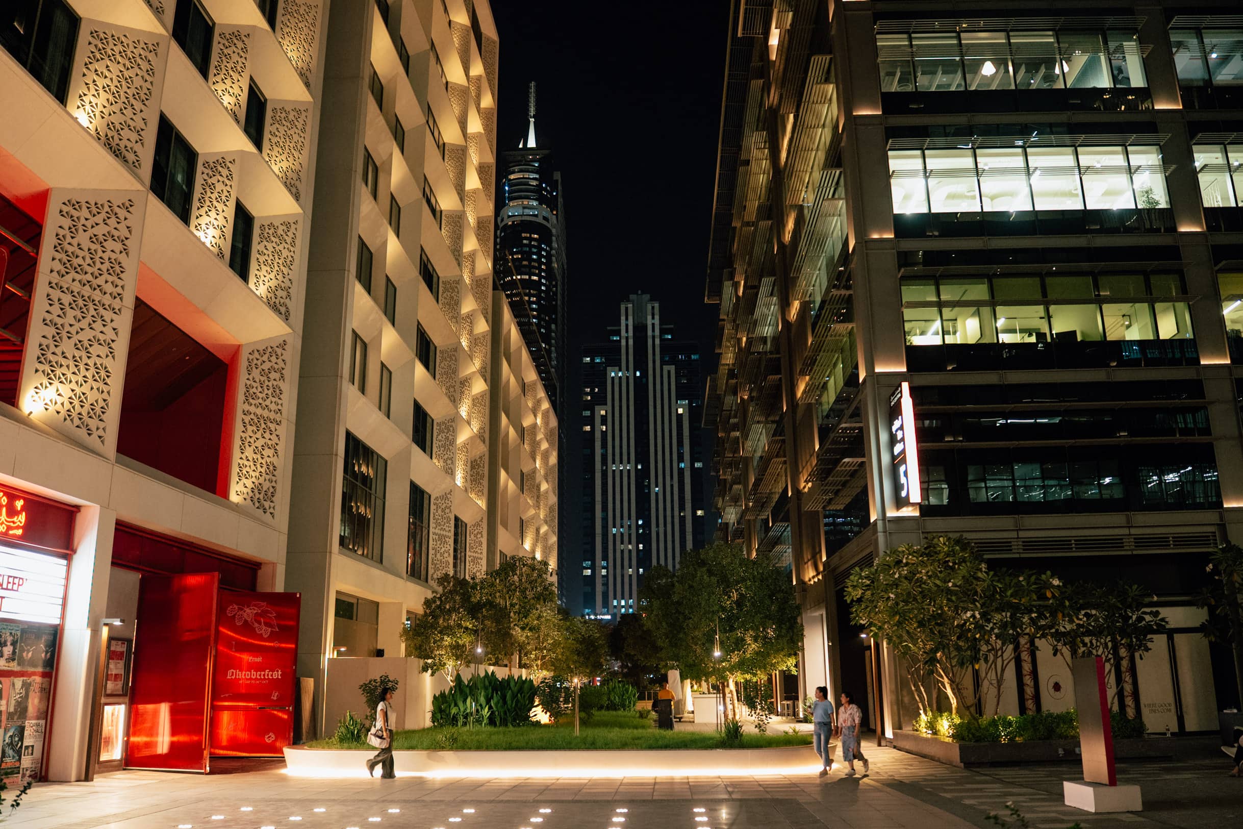 25 Jump Street night view