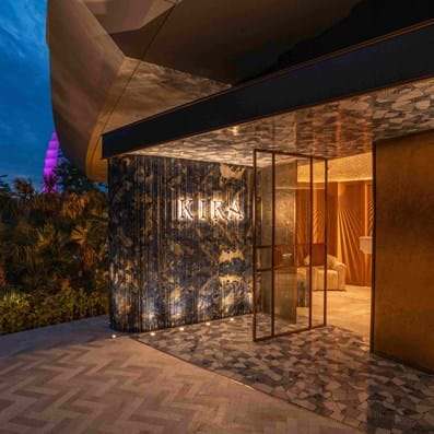 Вход в ресторан KIRA
